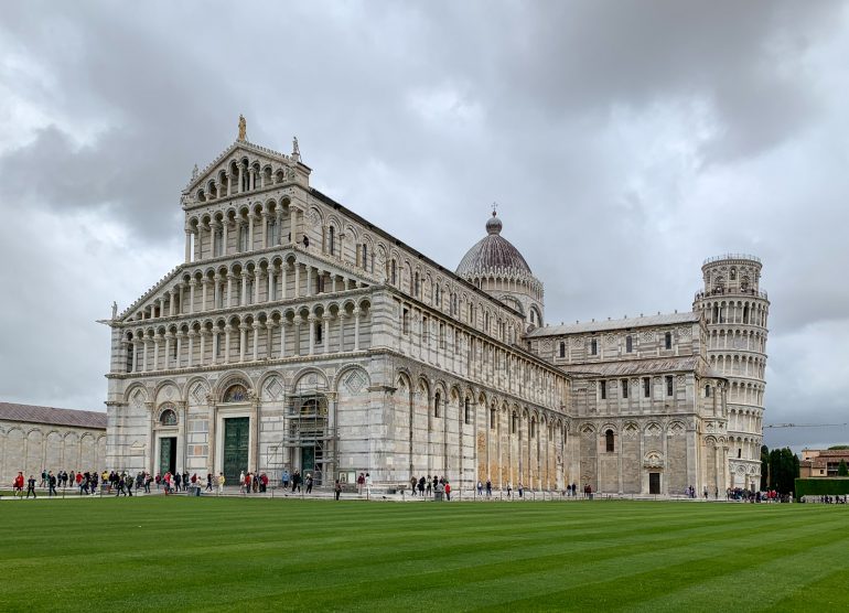 Pisan tuomiokirkko Pisan neljä ihmettä