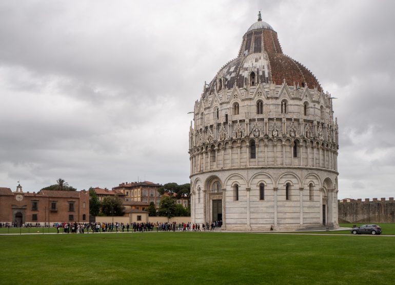 Pisa kastekappeli Pisan neljä ihmettä