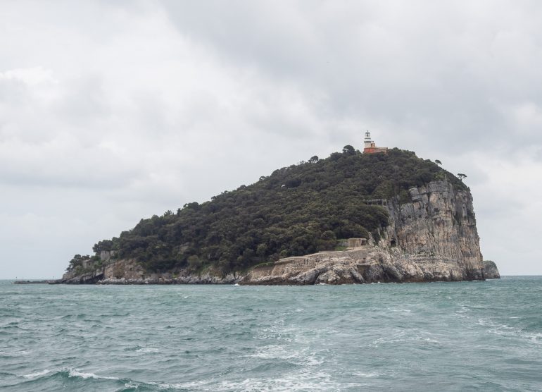 Runoilijoiden lahti Tino