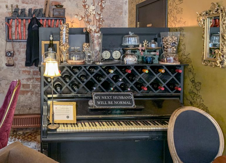 Most romantic cafe Riika