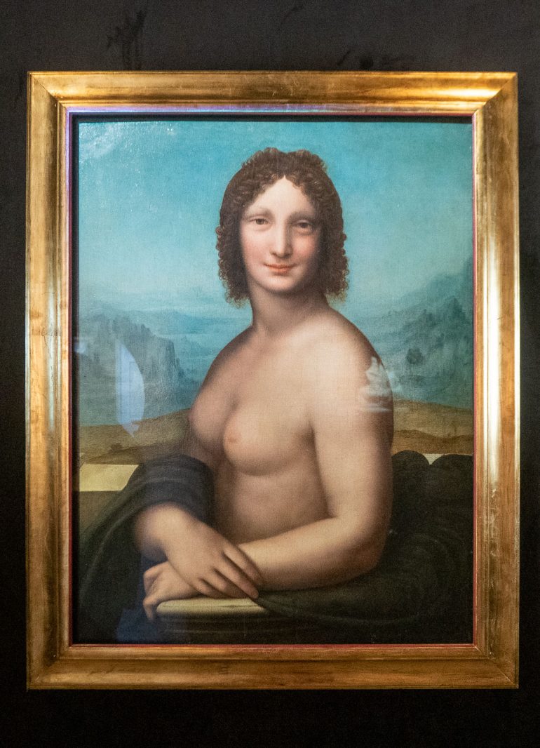 Nude Mona-Lisa Vinci ja Leonardon hiuskiekura