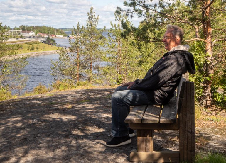 Verkkosaaren rannalla