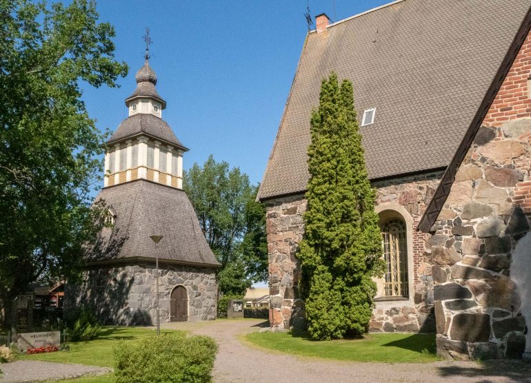 Lammin keskiaikainen kirkko ja hautausmaa