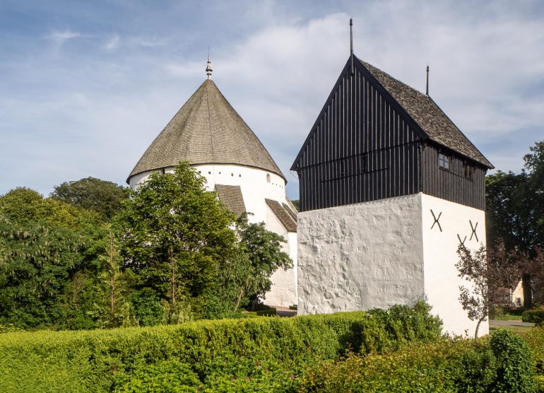 Österlars Church Bornholm kirkot ja majakat