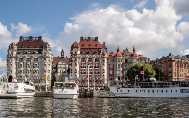 Tukholman siltojen alla