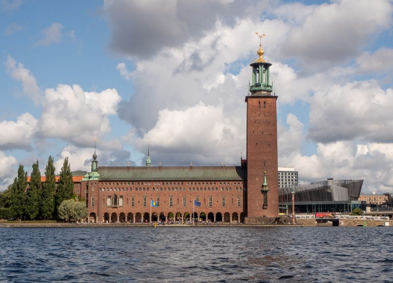 Tukholman siltojen alla