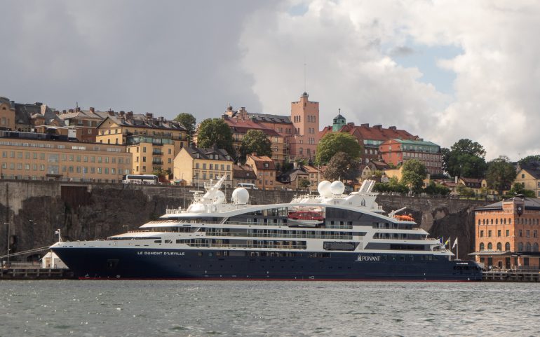 Tukholman siltojen alla