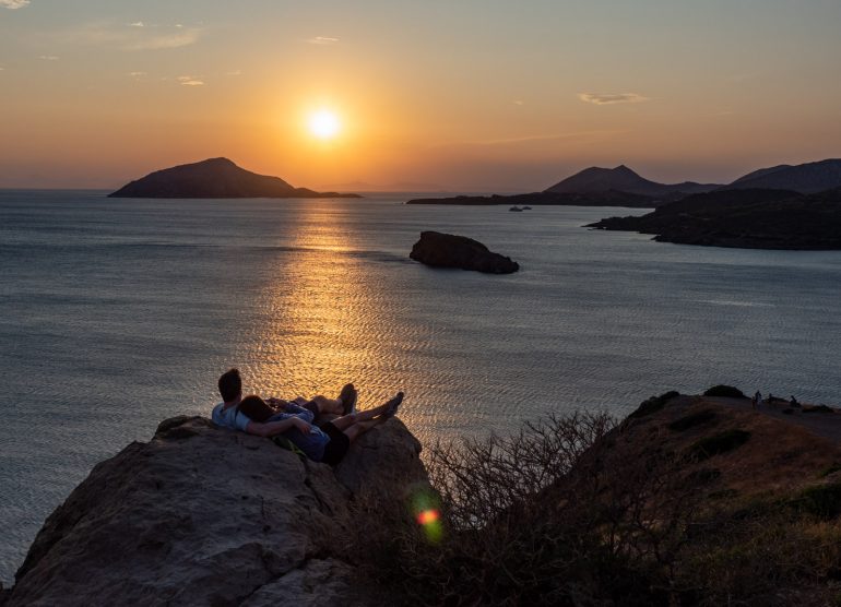 Cape Sounion auringonlasku Cape Sounion ja Poseidonin temppeli