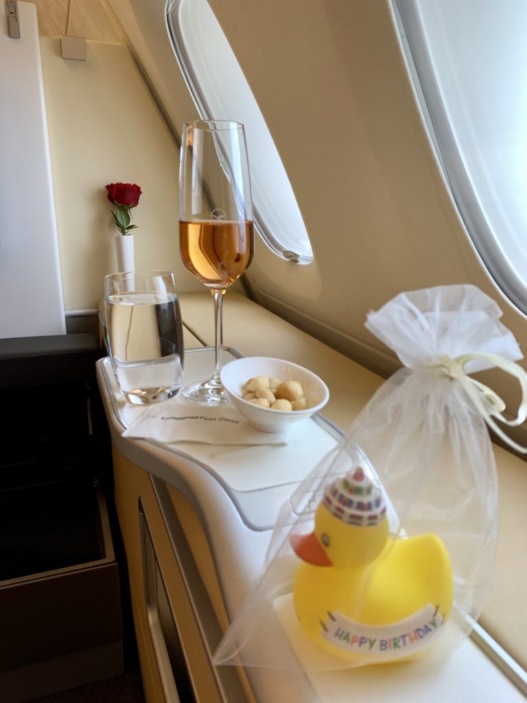 Lufthansa syntymäpäiväankka Lufthansan kylpyankat