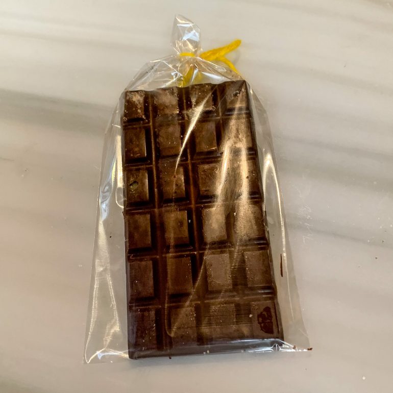 Itse tehty suklaalevy Suklaakurssilla Antiguassa