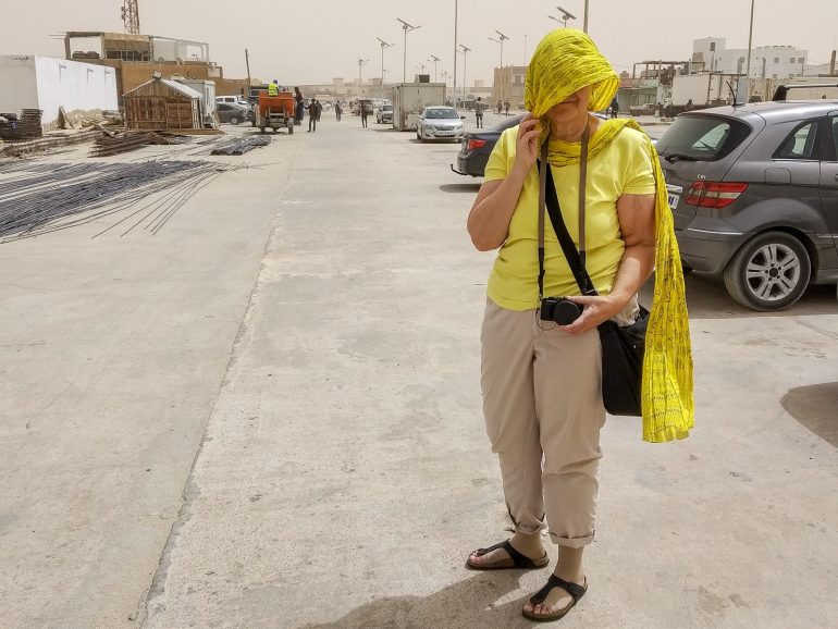 Hiekkamyrskyltä suojautumista Mauretaniassa Matkavuosi 2019