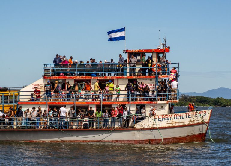 Laivalla Ometepen saarelle