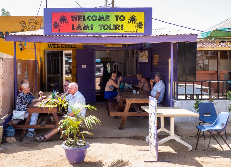 Lam's Toursin toimisto