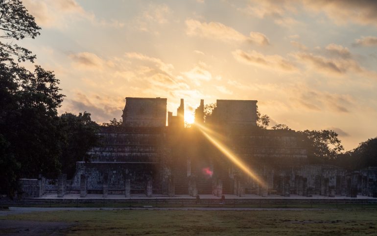Chichen Itza auringonnousu