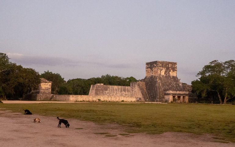 Chichen Itza auringonnousu