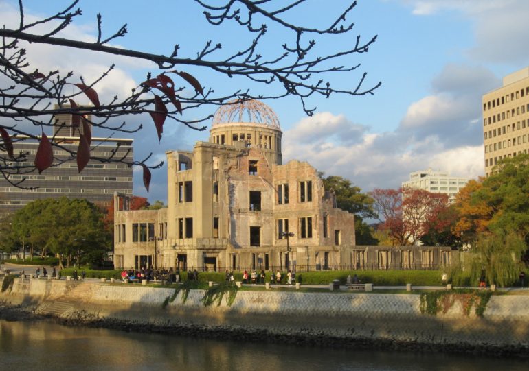 Hiroshima ja atomimpommistakin selvinnyt rakennus Maat ilman pääkaupunkia
