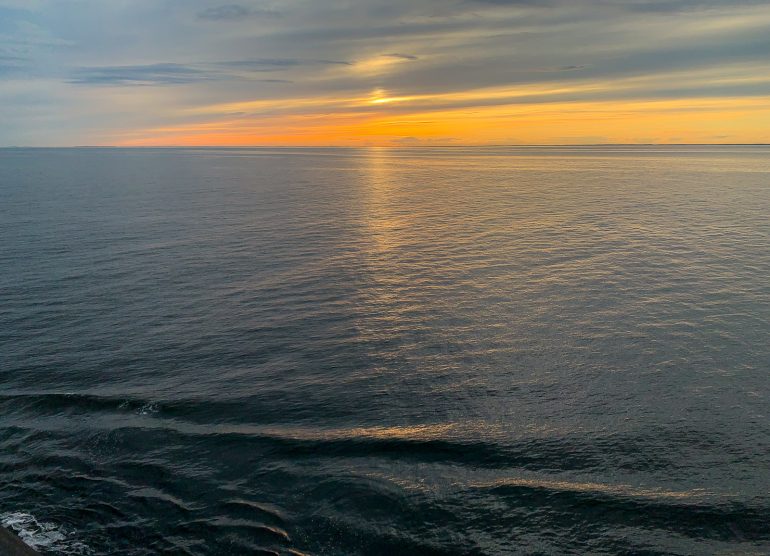 Auringonlasku Suomenlahdella