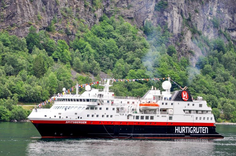 Hurtigruten feature