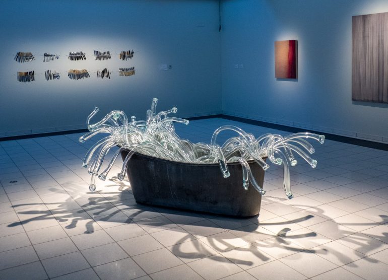 Anu Tuomisen Sarjasta Nälkämaa -teos