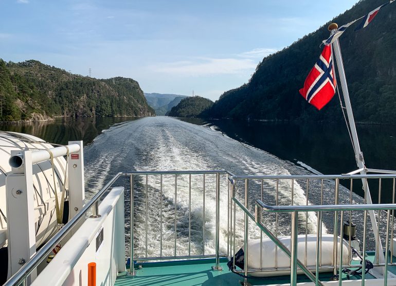 Mostraum vuonoristeily