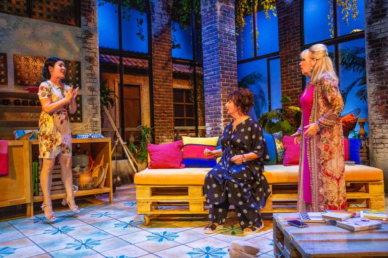 Näytelmän puvustusta