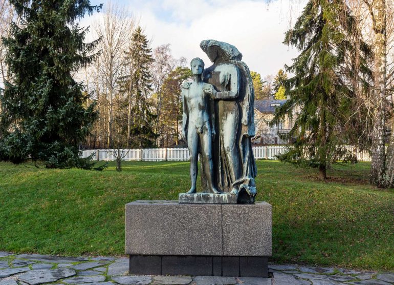 Munkkiniemen sankarihauta Maaemo