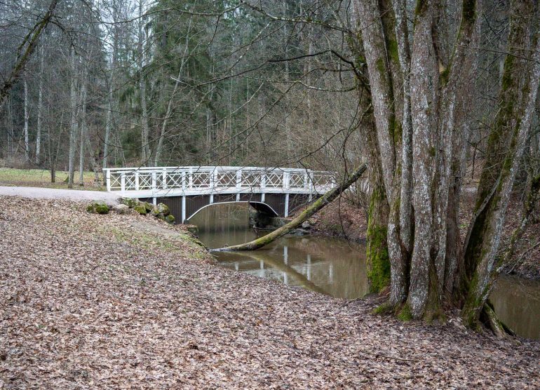Träskandan kartano ja Glimsinjoen luontopolku