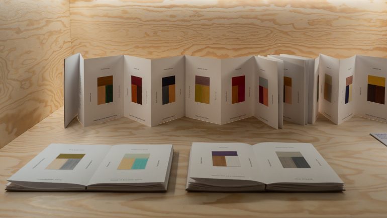 Matkapäiväkirja väreinä